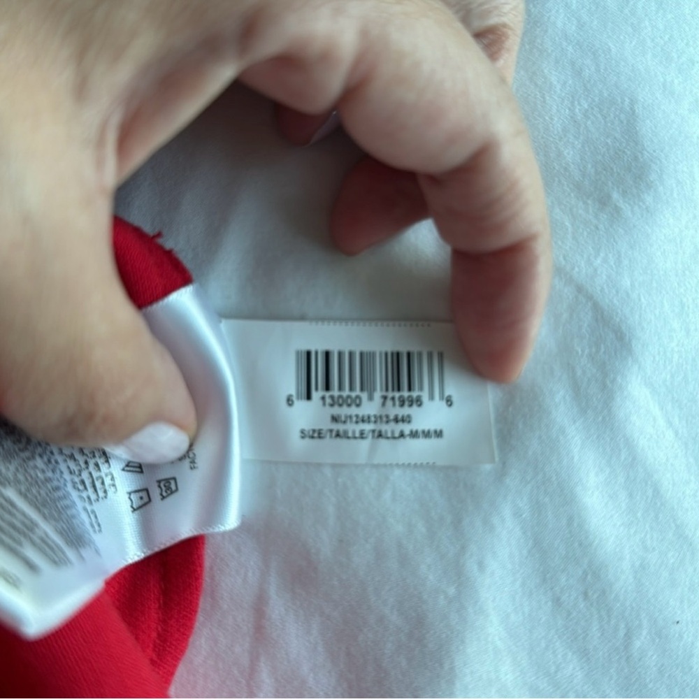 BCBGMAXAZRIA women's peplum red top sleeveless,V-Neck. - Picture 5 of 7
